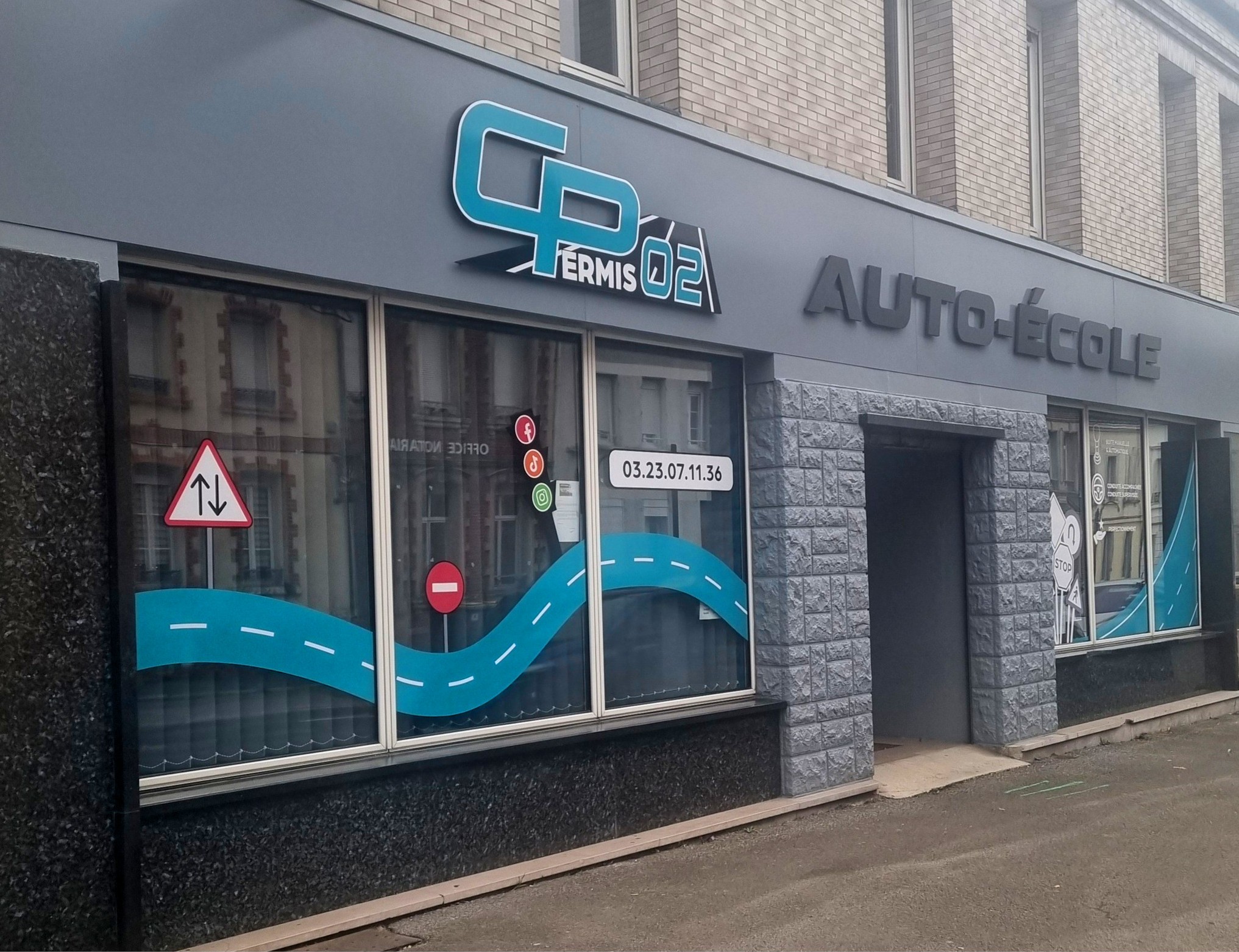 facade du bureau de l'auto-école